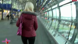 AmyStarr was fingered on the airport by her lover