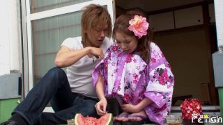 Pure Japanese AV: A Japanese babe squirts while her horny boyfriend plays with her cunt in an outdoor setting