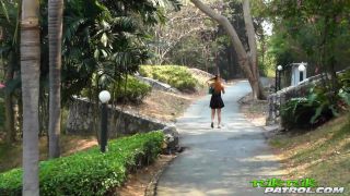 Tuktuk Woaw was riding her scooter down the street when she noticed a handsome man staring at her