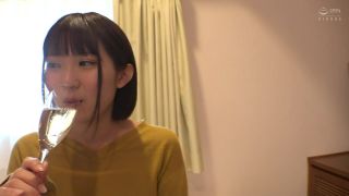 Manami, the 421OCN-040 model, is a beautiful and seductive woman who loves to tease her viewers