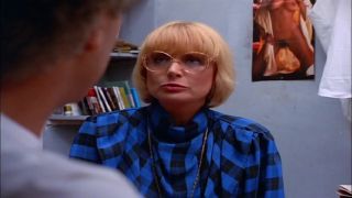 Diane Dubois, a mature judge, makes a deal with an inmate to have his sentence reduced if he helps her investigate a corruption case